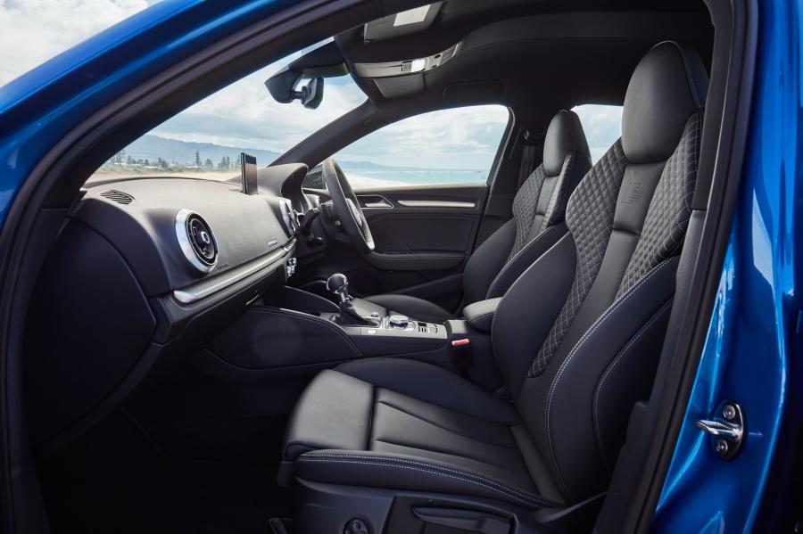 Интерьер Audi S3 Sedan (8V) 2016 года  (AU) (фото 22 из 36)